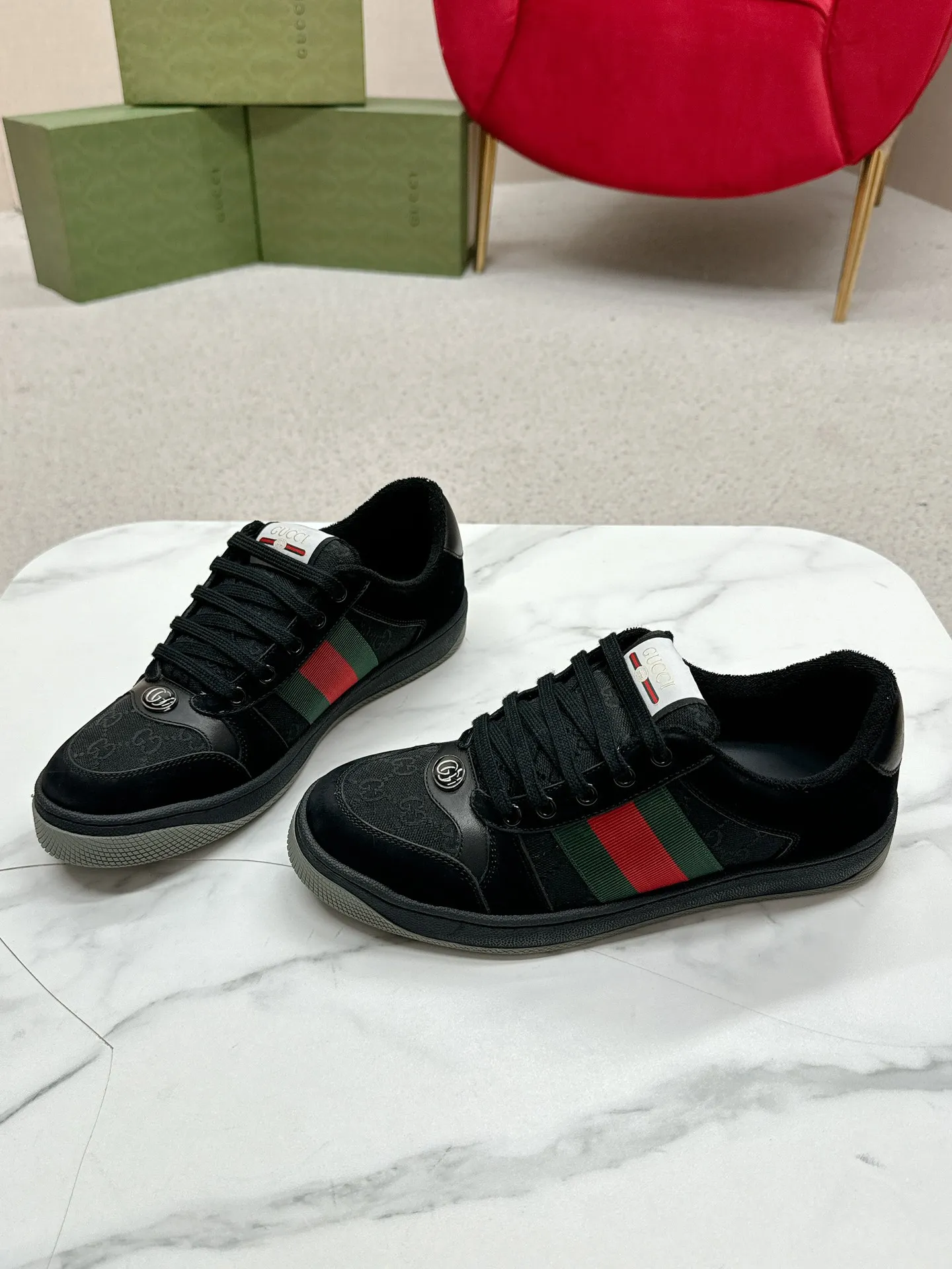 👟👟Ex-factory price 560👟👟 Men’s size +10 Gucci——purchased version GG series distressed dirty shoes-hot style is coming! 9 times out of 10 sales, you will definitely get the money. Ready stock! Spot goods! Spot goods! New colors added - the ultimate version on the market! Purchase the original version and develop it... fabric, material, outsole, and details can be compared at will! Open-mold Swarovski one-to-one replica rhinestone chain...Metal cherry pendant...Metal double G crystal cylindrical mark...Gucci original customized narrow webbing...Super flash series - flash diamond chain. The cherry decoration is detachable and can be changed into two to match with each other to show your personality. Exclusive color-brushed cowhide fabric. Hand-made distressed is very textured and has a sense of luxury! The details of the workmanship can be seen in the drawings, and no line is missed. The original terry cloth is delicate, soft and more comfortable and breathable. The privately stamped two-color original TPU outsole (lower layer is wider, upper layer is narrower). Matching packaging⭐️ Size: Female 35-40 Male 39-44 (Female 41 Male 45 customized)